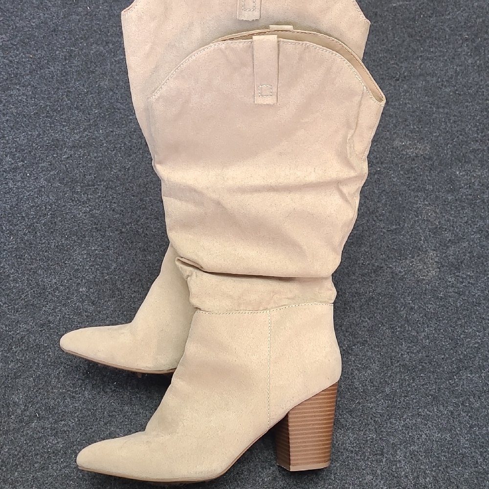 Kohl's Cream Heeled Boots with Slouchy Design